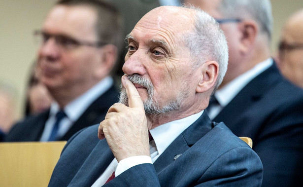 Macierewicz nie wierzy Tuskowi? "Nie jest jasne, czy nie będzie kandydował na prezydenta"