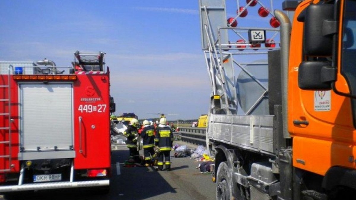 – Nie ma mowy o tym, by któryś z samochodów utrzymania autostrady był niewłaściwie oznakowany – powiedział w porannej rozmowie "W cztery oczy" Michał Wandrasz, rzecznik opolskiego oddziału Generalnej Dyrekcji Dróg Krajowych i Autostrad, pytany o zeszłotygodniowy tragiczny wypadek na A4 niedaleko węzła Gogolin.