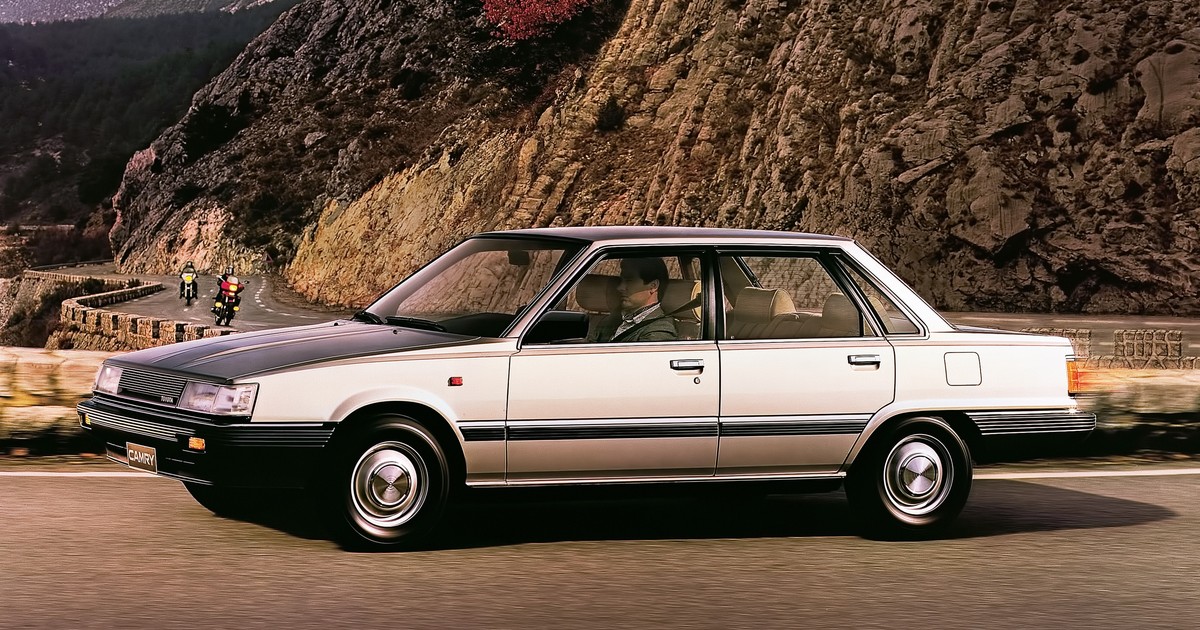 Toyota Camry 2004: Legenda Sedan yang Tak Lekang Oleh Waktu