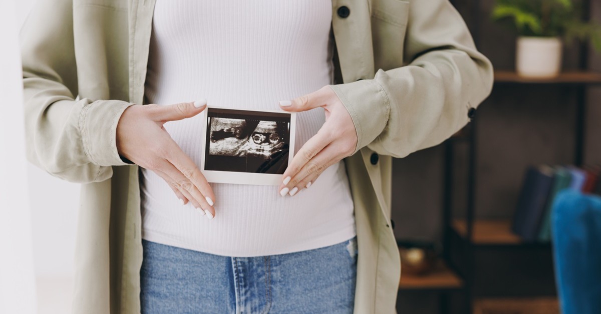 Szok w Warszawie: prawniczka miała truć wspólniczkę tabletkami poronnymi, co spowodowało utratę ciąży