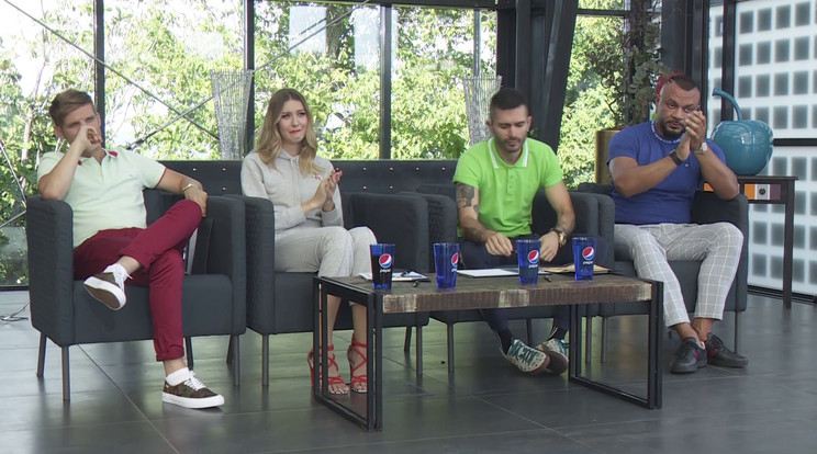 Puskás Peti (balról), Dallos Bogi, ByeAlex és Gáspár Laci is nagyon elérzékenyült a mentorházban a dal hallatán /Fotó: RTL Klub