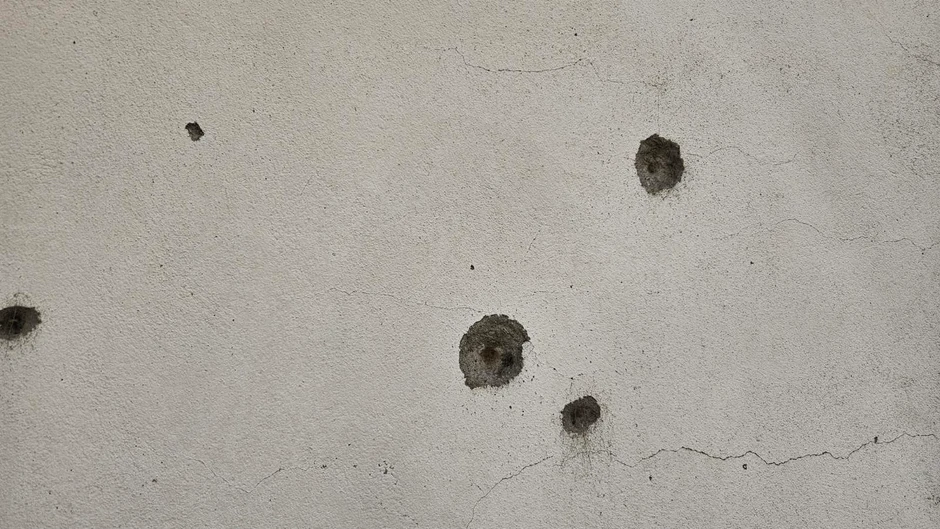 Rupe od gelera kao sećanje na tragediju