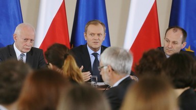 Tusk i Sienkiewicz zapowiadają zmiany w służbach specjalnych