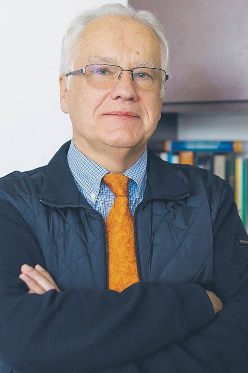 prof. Zbigniew Fijałek – kierownik Zakładu Farmacji Kryminalistycznej, szef Zespołu ds. Sfałszowanych Leków Wydziału Farmaceutycznego Warszawskiego Uniwersytetu Medycznego, w latach 2005–2015 dyrektor Narodowego Instytutu Leków

fot. Materiały prasowe