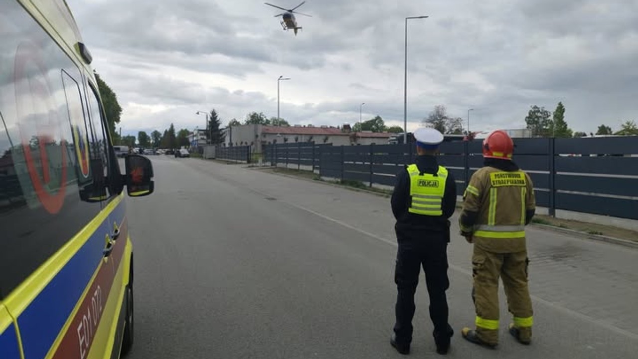 Ciężarówka potrąciła kobietę i dziecko. Oboje są w ciężkim stanie