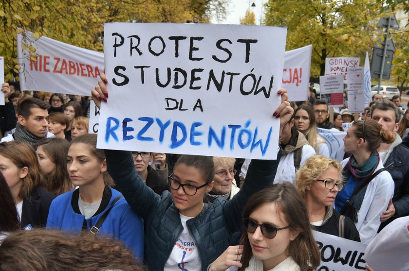 Protesty lekarzy rezydentów w całej Polsce