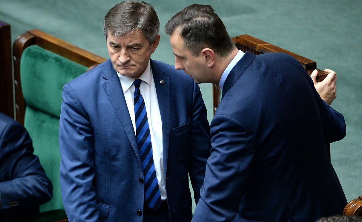 Kuchciński ocenił również, że dobrym rozwiązaniem byłoby przyjęcie tzw. pakietu demokratycznego. "Myślimy o zaproponowaniu na wzór Wielkiej Brytanii, czy innych państw tzw. punktów stałych, w których opozycja miałaby możliwość rozmowy z premierem albo przedstawicielami rządu. Takie rozwiązanie mogłoby funkcjonować obok pytań w sprawach bieżących" - zaznaczył.