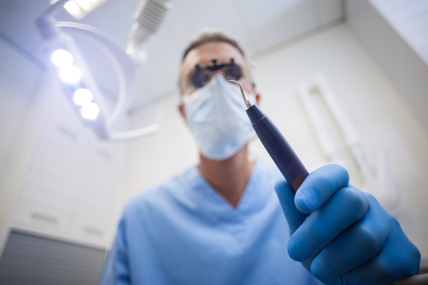  Jedan stomatolog, specijalista, napisao je da mu je prosečna mesečna zarada oko 9.000 evra.