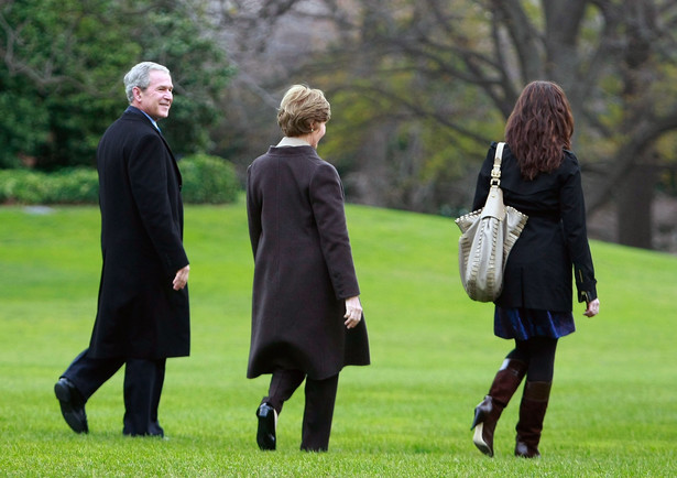 Prezydent Bush z rodziną udaje się do Camp David. Fot. Bloomberg