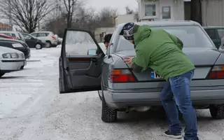 Jak odpalić auto na mrozie - skuteczne i bezpieczne uruchamianie samochodu zimą