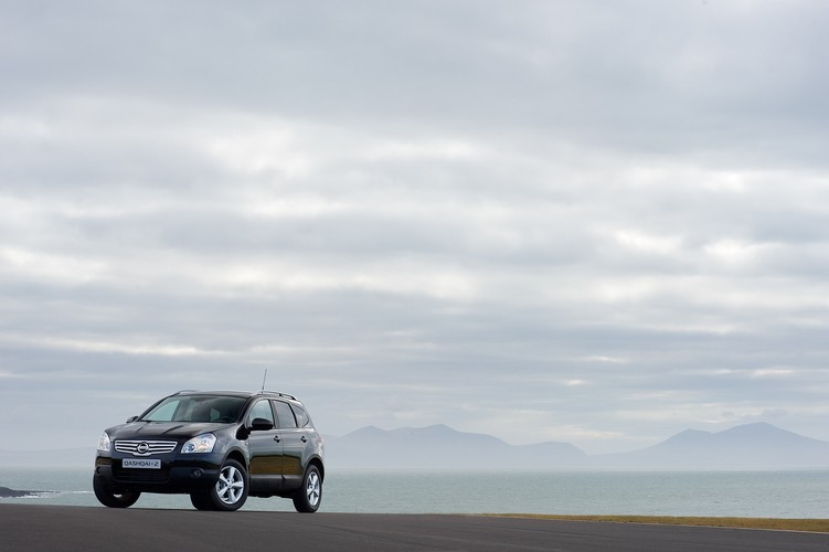 Jest dłuższy i mieści siedmiu pasażerów