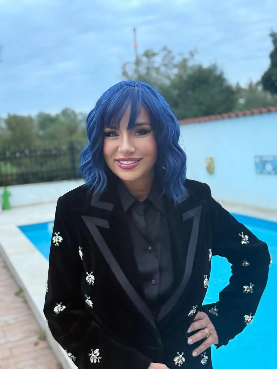 Alka Vuica ofarbala kosu u plavu boju