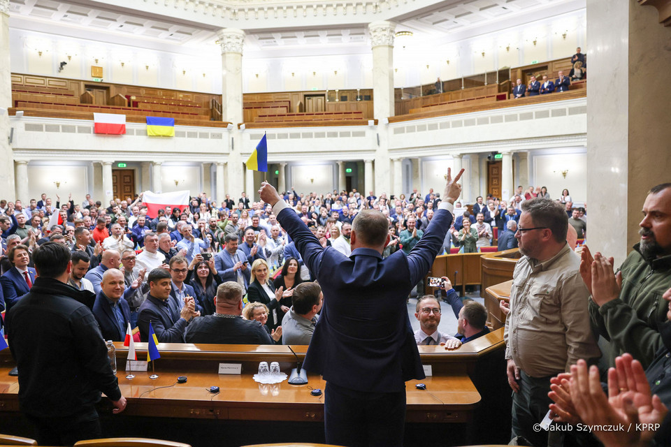 Andrzej Duda podczas drugiej od czasu wybuchu wojny wizyty w Ukrainie. Prezydent przemawiał wówczas przed Radą Najwyższą Ukrainy. 22.05.2022 r.