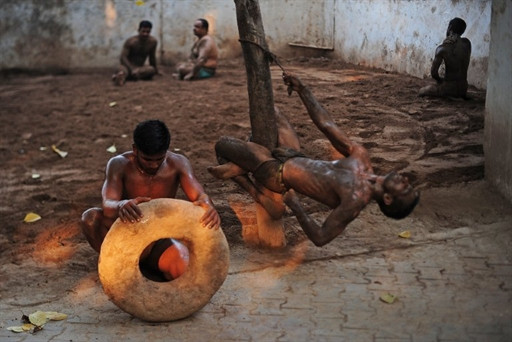 PAKISTAN - TRADITION - WRESTLING