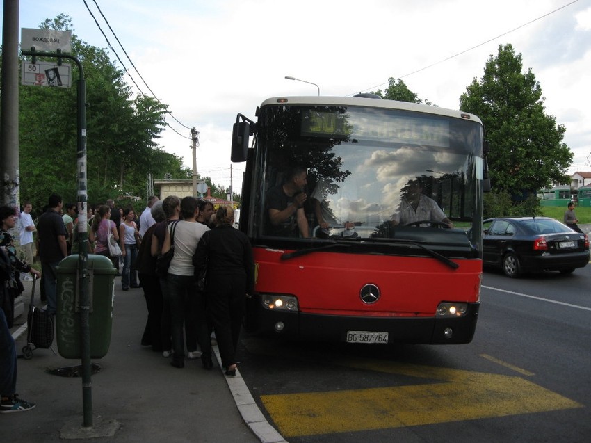 Na stanicu u Ulici Save Maškovića juče posle podne autobus 50 čekao se 45 minuta