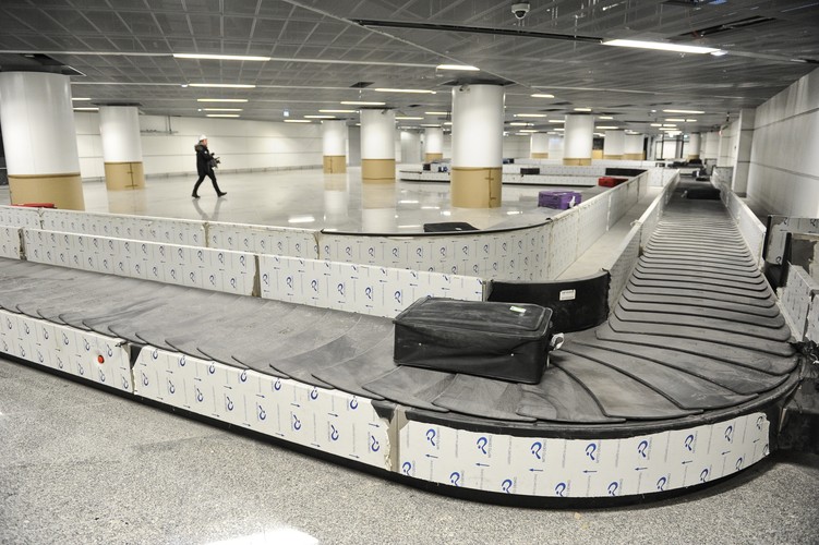 <br><br><b>Na zdjęciu: </b>Pas transmisyjny w hali odbioru bagażu w zmodernizowanej części Terminalu T1 na Lotnisku Chopina w Warszawie<br><br>fot. (ukit/mgo) PAP/Marcin Obara