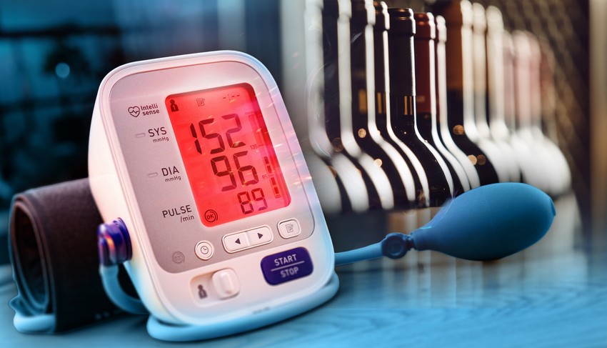 Aparat za merenje pritiska i alkohol