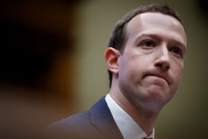 Historyczna awaria Facebooka kosztowała Zuckerberga 6 miliardów dolarów