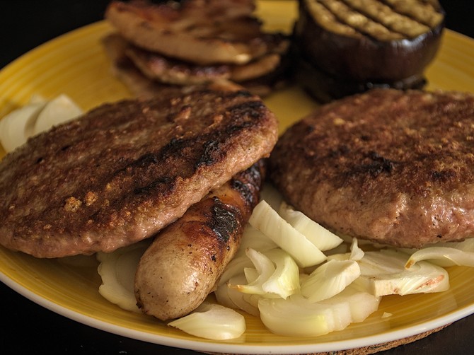 Ovo je tajna savršenih pljeskavica: Kad dodate luk na ovaj način, svi će tražiti recept