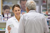 Kiedy senior nie dostanie darmowego leku? Ważny symbol na recepcie