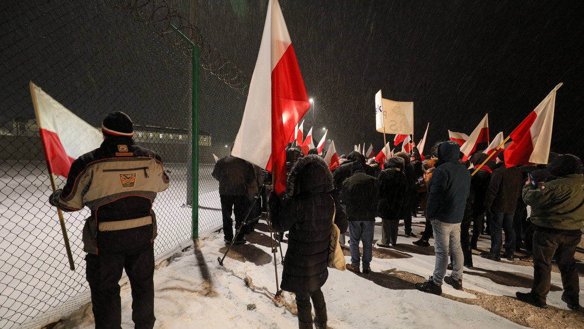 Politycy PiS protestowali przed aresztem w Radomiu i więzieniem w Przytułach Starych
