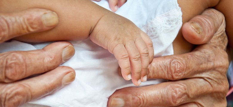 Żyjemy dłużej dzięki... babciom. Zaskakujące odkrycie naukowców