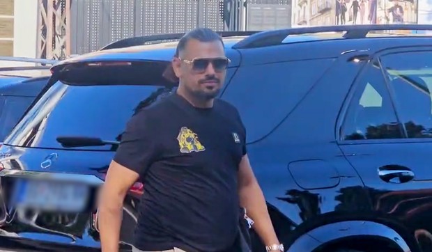 Bora Santana ispred Pinka.jpg