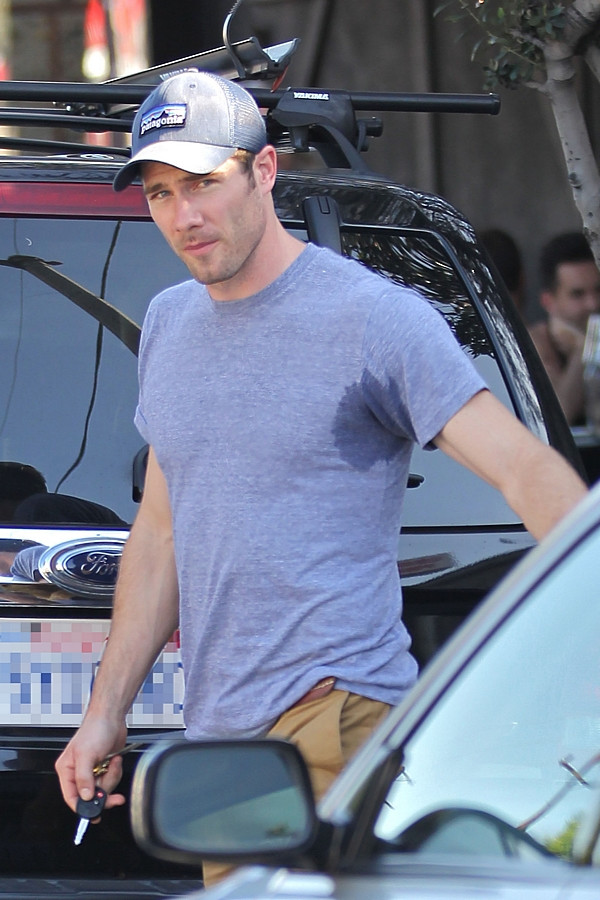  Luke Macfarlane