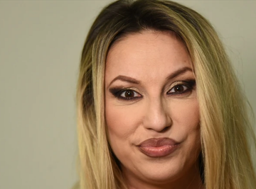 HALTER HALJINA Rade Manojlović POMAMILA MUŠKARCE NA NASTUPU: Sevaju butine jače od bliceva!