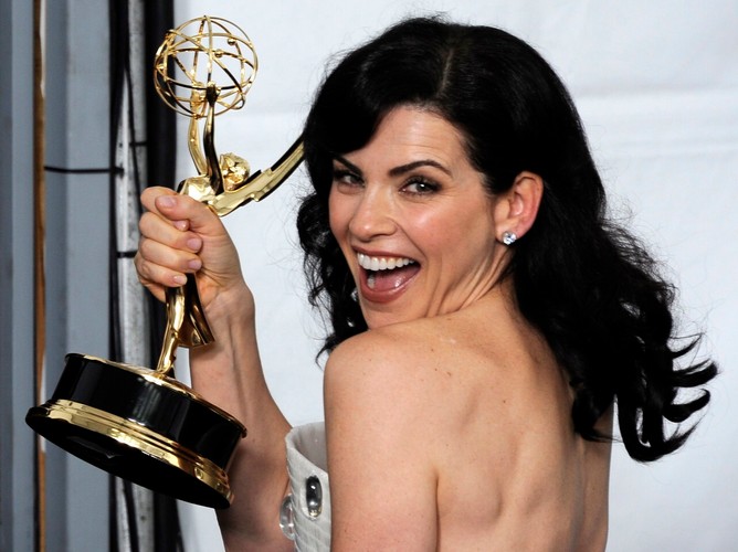 W kategorii najlepsza aktorka dramatyczna po raz drugi zwyciężyła Julianna Margulies za rolę w serialu 'Żona idealna'