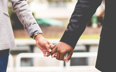 Równe zarobki partnerów to większa szansa na udany związek -wg najnowszych  badań