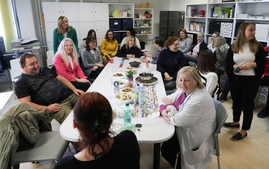 Deo prosvetara tokom prvog dana štrajka