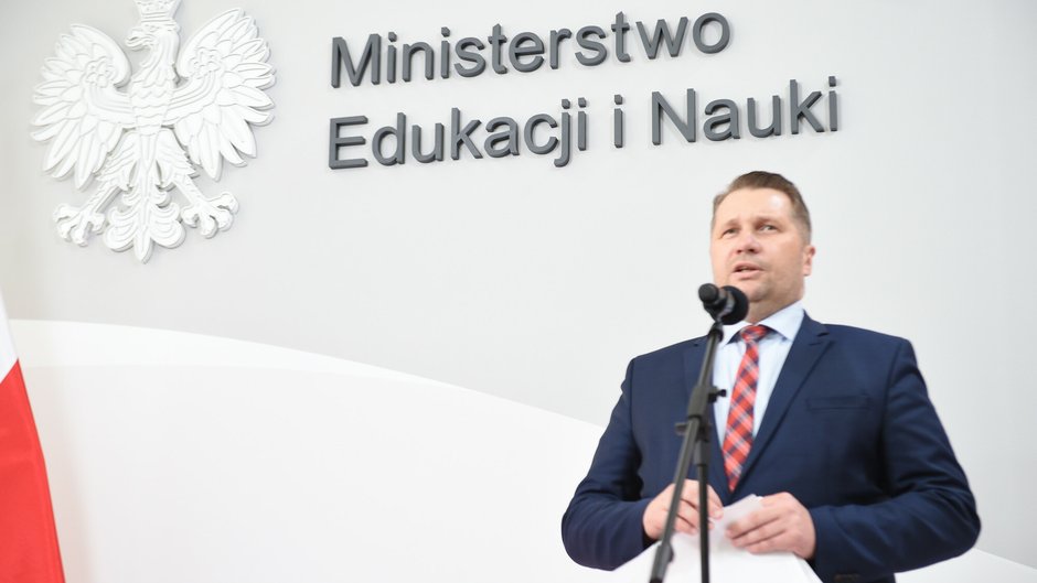 Minister Przemysław Czarnek podpisał rozporządzenie o nowym kanonie lektur szkolnych. Niektóre pozycje usunięto, a w zamian dodano nowe publikacje