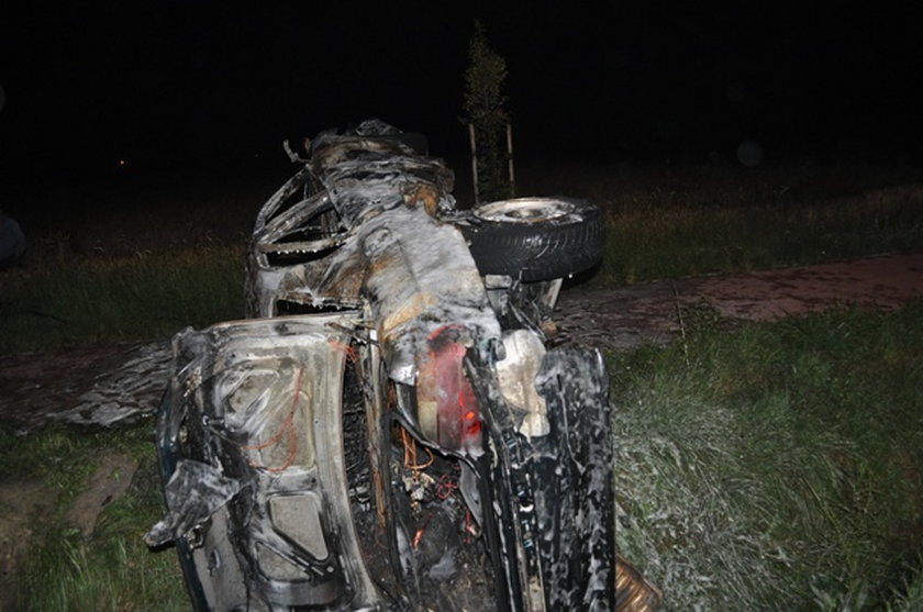 Pod Pleszewem dachowało auto. 4 osoby trafiły do szpitala