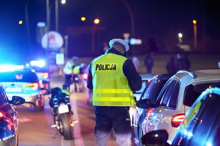 Obowiązek zimowych opon 2025. Jakie kary grożą kierowcom za brak odpowiedniego ogumienia