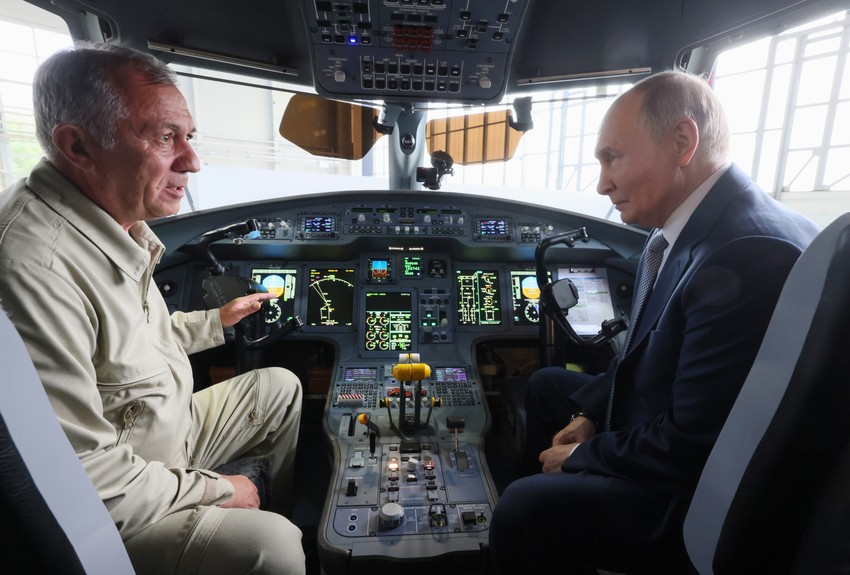 Putin u avionu Il-114-300