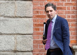 Niespodziewana rezygnacja premiera Irlandii. Zastąpić go może on, Simon Harris