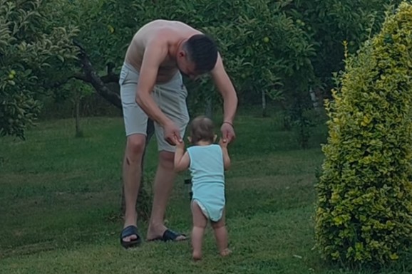 SIN MILANA VASIĆA PROHODAO Glumac se oglasio  emotivnom objavom: "Poželeo je da mu prvi koraci budu na Kosovu i Metohiji"