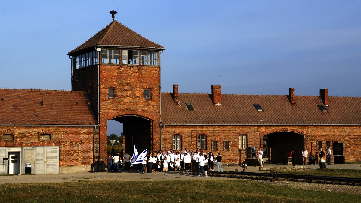 Oświęcimscy śledczy zbadają sprawę studentki z Izraela, która w mediach przyznała się do zabrania kilku przedmiotów z terenu byłego niemieckiego obozu Auschwitz, a następnie temu zaprzeczyła - dowiedziała się dziś PAP w prokuraturze w Oświęcimiu.