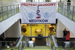 Nowy protest w szpitalach: Lekarze odmawiają pracy powyżej 48 godzin