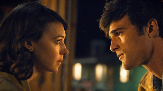 Vágtázó lovakról: Jacob Elordi és Daisy Edgar-Jones egy queer szerelmi sokszögben