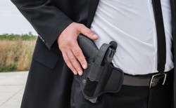 Zakaz broni w Warszawie już obowiązuje. Rozporządzenie MSWiA