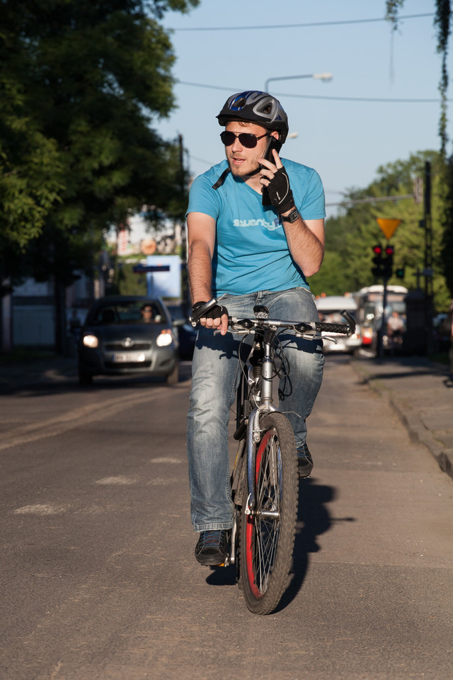 Zakaz używania telefońow podczas jazdy na rowerze