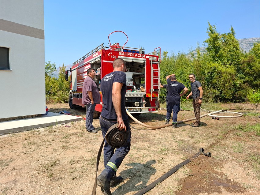 Za njih nema predaha - hrabri vatrogasci se treći dan bore sa požarima u Crnoj Gori