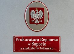Brutalne zabójstwo w Sopocie. 21-latek oskarżony o wepchnięcie mężczyzny pod pociąg