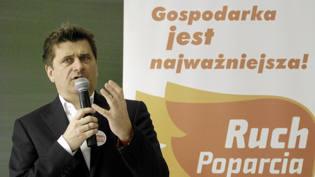 Janusz Palikot na swoim blogu w Onet.pl ogłasza "wielkie zwycięstwo" Ruchu Poparcia ws. Libii. Zdaniem polityka jego manifestacje były podstawą decyzji premiera Tuska o nieangażowaniu Polski w konflikt w Afryce.