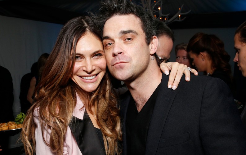 Robbie Williams ustatkował się u boku Aydy Field