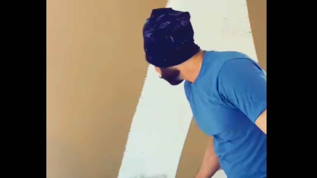 Moler pokazao kako da okrečite ceo zid za manje od 45 sekundi, pa postao HIT na mrežama: Nikome nije jasno kako je to uspeo (VIDEO) Kép