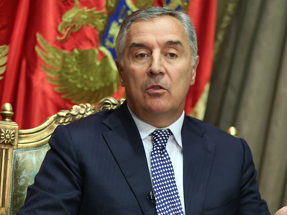 Milo Đukanović tvrdi da se u Crnoj Gori "pod plaštom priče o zakonu i potencijalnom otuđivanju imovine i po osnovu ugroženosti jedne srpske nacionalne zajednice vodi vrlo perfidni i vrlo opasni rat protiv države"