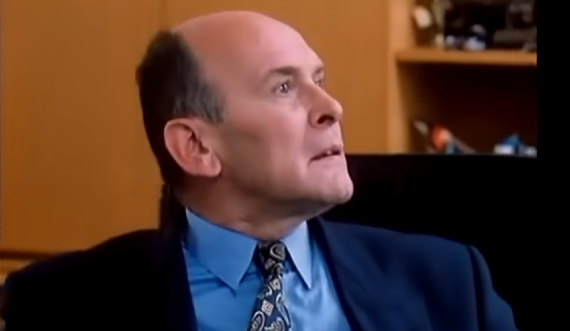 Václav Mareš si vo filme Byl jednou jeden polda 2 zahral ministra vnútra.